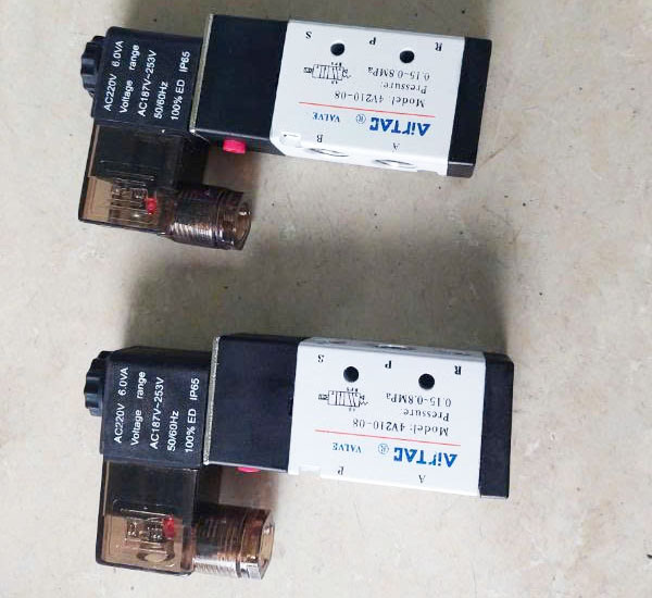 Van điện từ 4V210-08